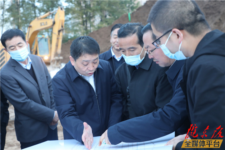周繼軍在西峰城區調研供排水和路網建設工作