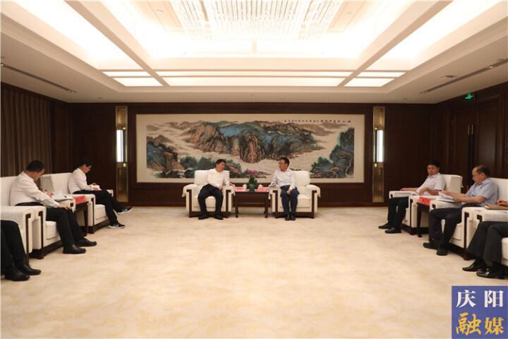市政府與中國聯通集團在京舉行工作會談